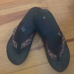 Ladies Teva 1.5” wedge thong printed sandals, comfortable rubber sole, size 10